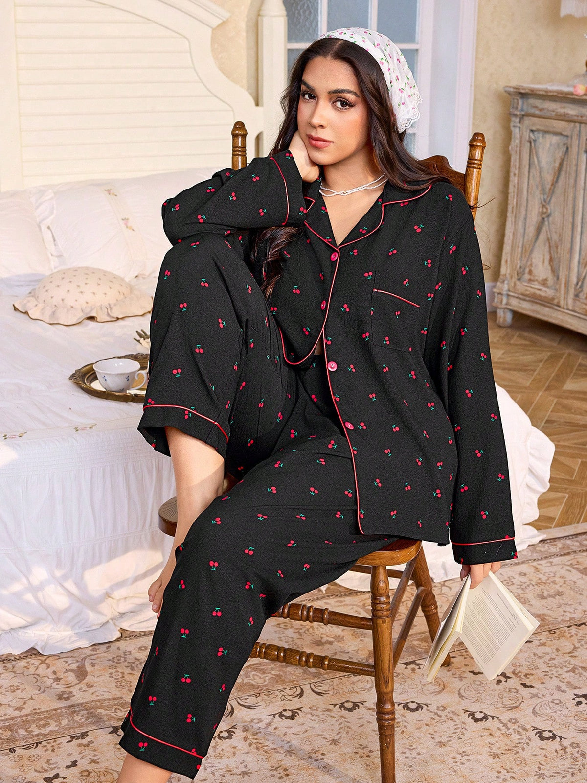 SHEIN Conjunto de Pijama Plus Size Confortável com Estampa de Cereja, Top e Calça