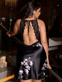 SHEIN Camisola Plus Size Sexy com Recortes em Renda, Seda Sintética Estampada e Decote Nas Costas