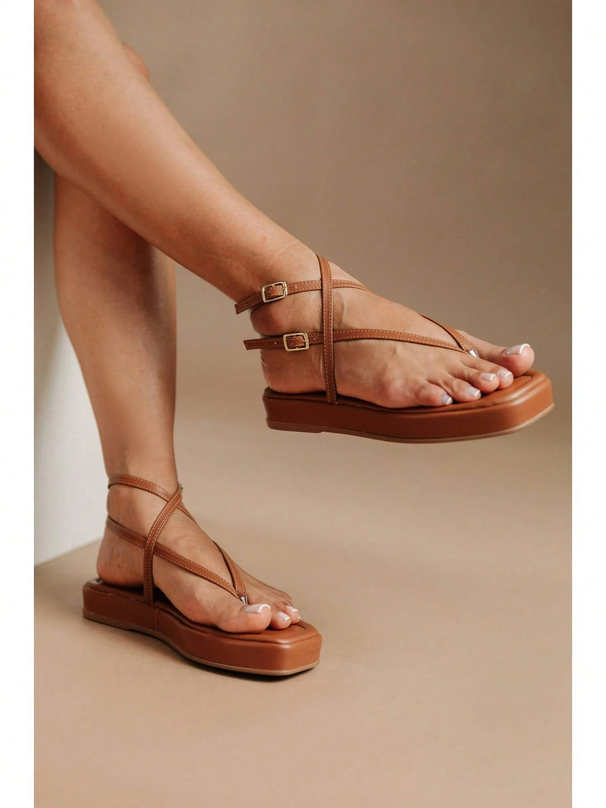 Flat Sandália Feminina Tiras Finas Plataforma TAMANCO DEDO Rasteira Moderna