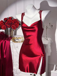 Camisola em Cetim Vermelho com Renda – Elegância e Sensualidade Noturna
