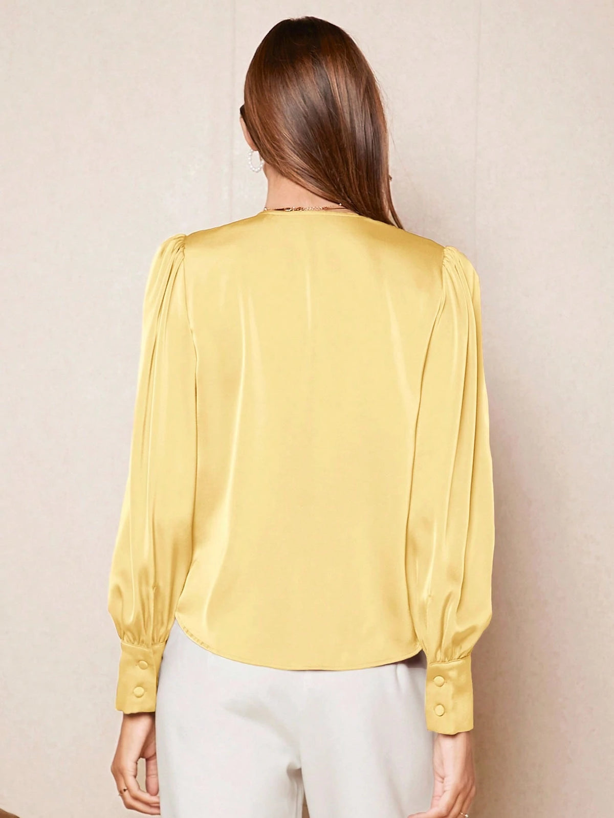 Blusa Acetinada Amarelo em Cetim Feminina | Elegância do PP ao GG