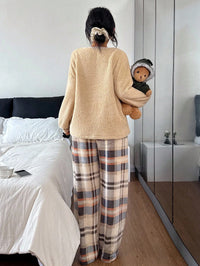 SHEIN Conjunto de Pijama Feminino Casual de Fleece com Bordado de Letra de Manga Longa e Calça Xadrez Fofa, Roupas de Outono, Inverno, Confortável