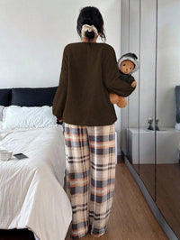 SHEIN Conjunto de Pijama Feminino Casual de Fleece com Bordado de Letra de Manga Longa e Calça Xadrez Fofa, Roupas de Outono, Inverno, Confortável