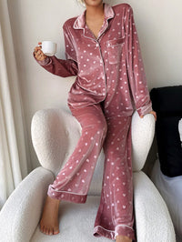 SHEIN Cardigan com Gola Virada para Baixo para Mulheres, Conjunto de Pijama com Jacquard de Coração em Veludo com Manga Longa e Calça Longa, Pijama com Estampa de Coração, Conjunto de Pijama Rosa, Conjunto de Pijama Macio, Roupas de Outono e Inverno