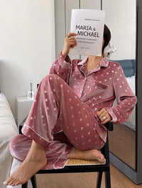SHEIN Cardigan com Gola Virada para Baixo para Mulheres, Conjunto de Pijama com Jacquard de Coração em Veludo com Manga Longa e Calça Longa, Pijama com Estampa de Coração, Conjunto de Pijama Rosa, Conjunto de Pijama Macio, Roupas de Outono e Inverno
