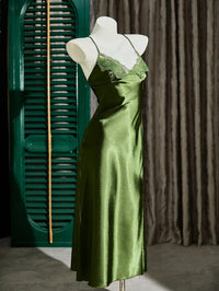 Vestido longo de dormir de pijama com bainha dividida e decoração bordada