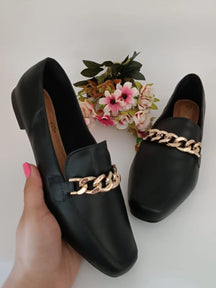 Sapato Mocassim Feminino Bico Quadrado Detalhe Corrente Confortável