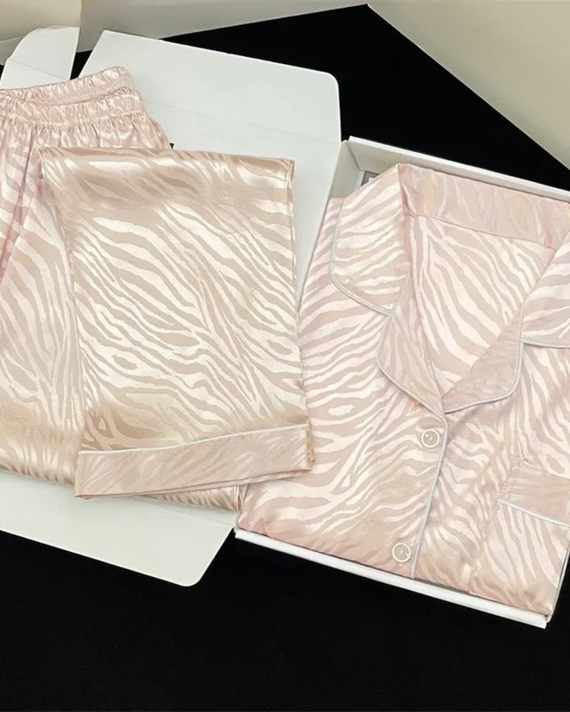 Conjunto de Pijama Luxuoso em Seda Sintética com Estampa Elegante - Nelima