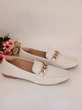 Sapato Mocassim Feminino Bico Quadrado Detalhe Corrente Confortável