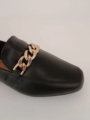 Sapato Mocassim Feminino Bico Quadrado Detalhe Corrente Confortável