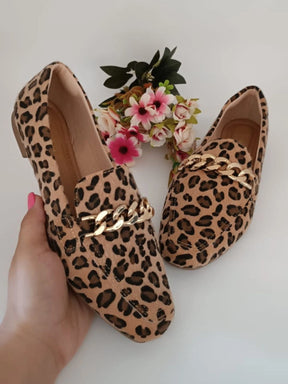 Sapato Mocassim Feminino Bico Quadrado Detalhe Corrente Confortável