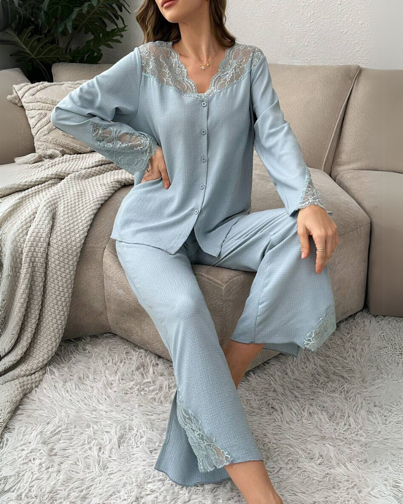 Conjunto Feminino de Pijama com Renda e Botões - Nelima