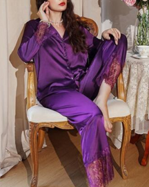 Conjunto de Pijama Elegante em Cetim com Renda - Nelima