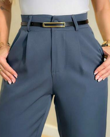 Calça de Alfaiataria com Cinto e Detalhe na Perna - Nelima