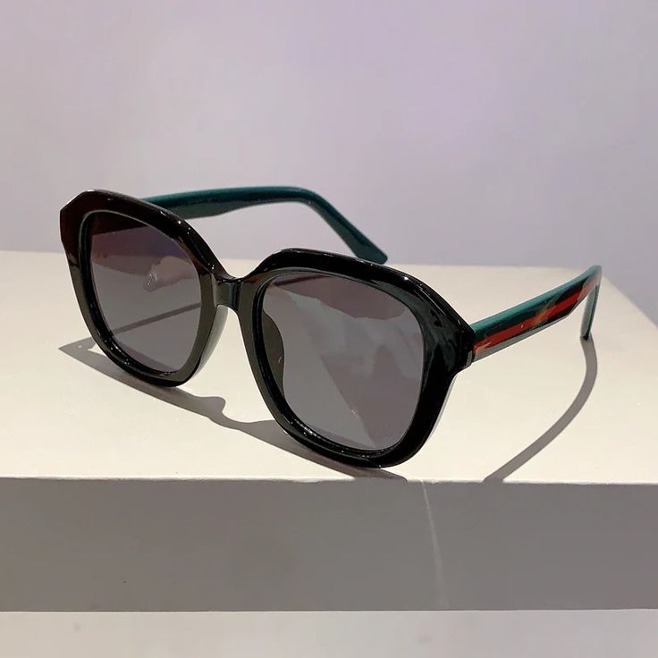 Óculos de Sol Retrô Oversized Feminino - Le Belle