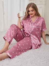 Pijama Feminino de Cetim Plus Size Rosa com Estampa de Corações