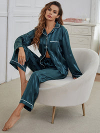 Pijama Feminino de Cetim Verde com Listras – Conforto e Sofisticação