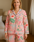 Pijama Feminino em Cetim com Estampa de Leopardo e Detalhes Tropicais - Nelima