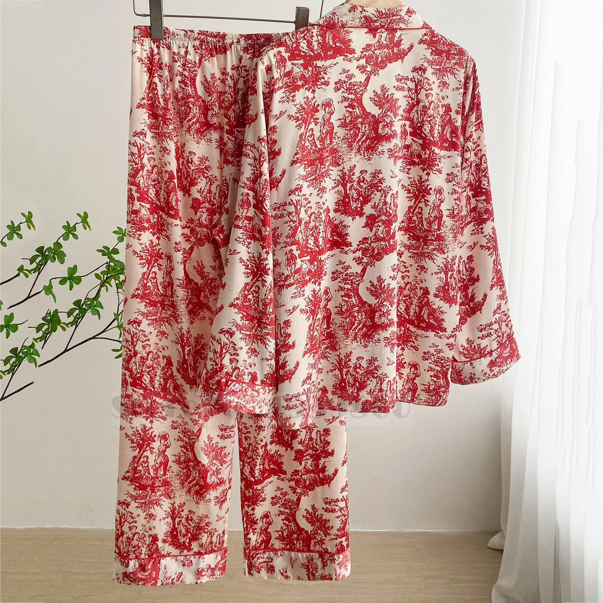 Conjunto de Pijama Feminino Floral Vermelho em Cetim - Nelima