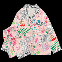 Pijama Feminino em Cetim com Estampa de Leopardo e Detalhes Tropicais - Nelima