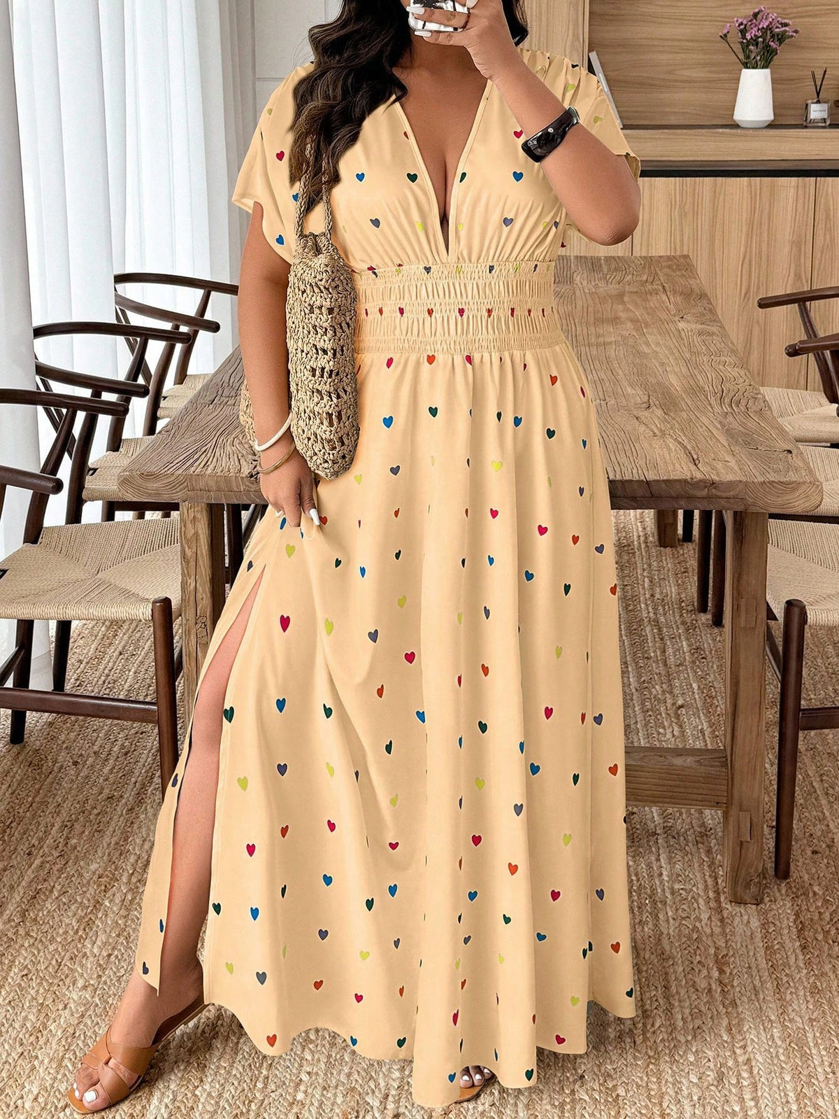 Vestido Longo Feminino Plus Size Bege com Estampa de Corações – Toque Suave e Feminino | Nelima
