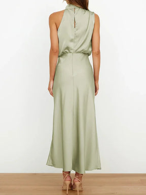 Vestido de Cetim Longo com Decote Halter - Nelima