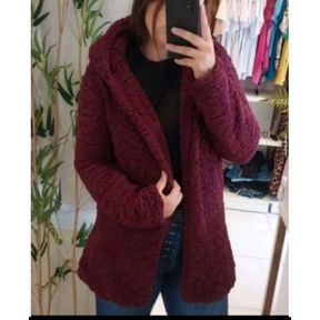 Casaco Teddy Feminino com Capuz e Bolsos – Nelima