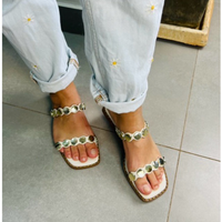 Rasteirinha Feminina Moderna Sandália Aplique Moeda Metalizada Chaton Lançamento Verao 2025