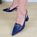 SCARPIN FEMININO BICO FINO COM CALCANHAR ABERTO E ENFEITE METALIZADO – SALTO BLOCO 5CM
