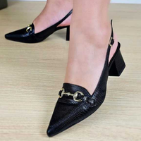 SCARPIN FEMININO BICO FINO COM CALCANHAR ABERTO E ENFEITE METALIZADO – SALTO BLOCO 5CM