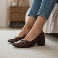 Scarpin Feminino Duas Fivelas Bellamore Salto Grosso Baixo 5 cm Confortável Elegante Casual Social