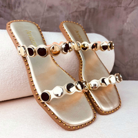 Rasteirinha Feminina Moderna Sandália Aplique Moeda Metalizada Chaton Lançamento Verao 2025