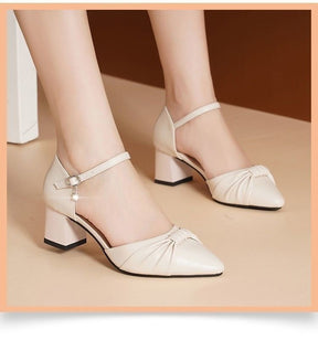 Scarpin Feminino com Salto Bloco e Tira no Tornozelo - Nelima