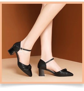 Scarpin Feminino com Salto Bloco e Tira no Tornozelo - Nelima